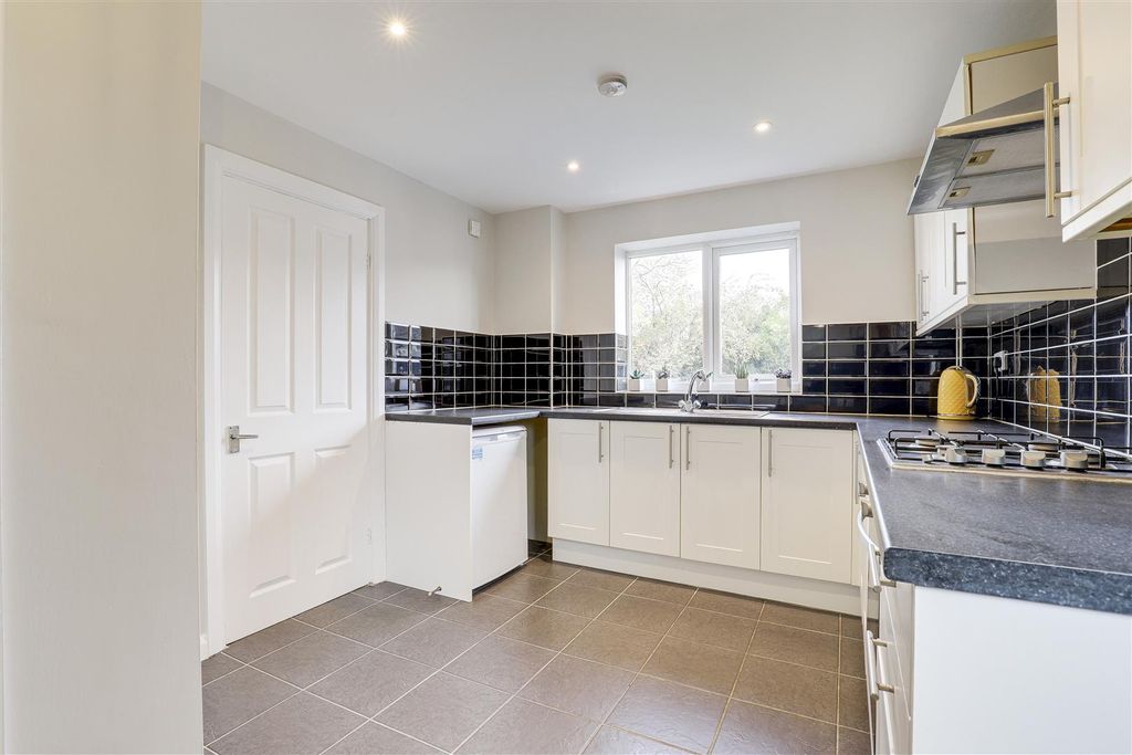 Property photo 3 of 18 11621.Jpg