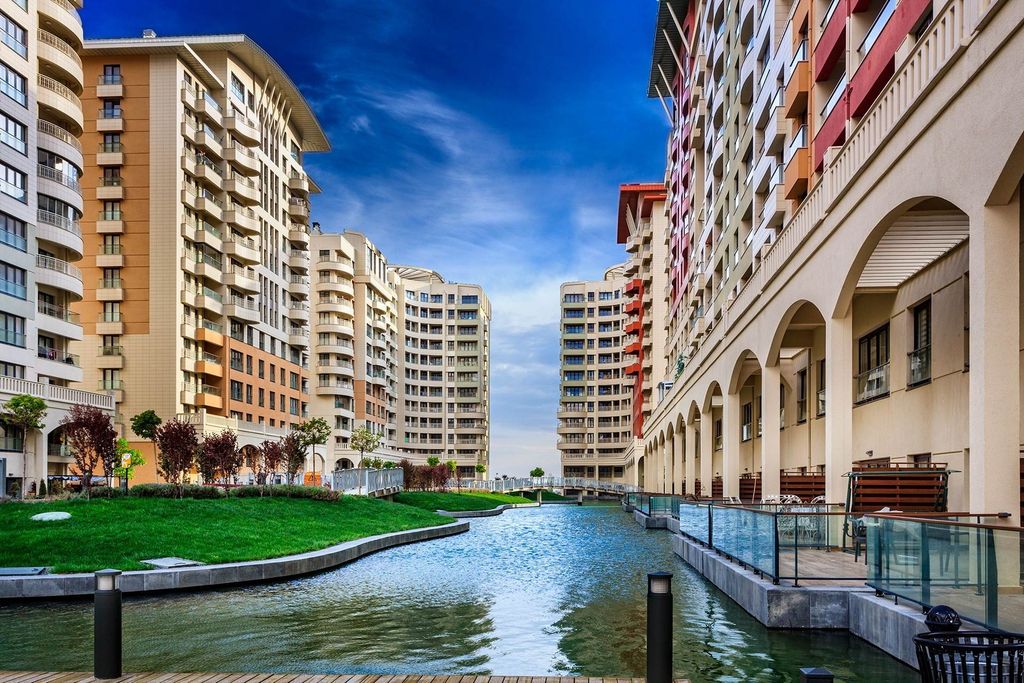 Property photo 3 of 27