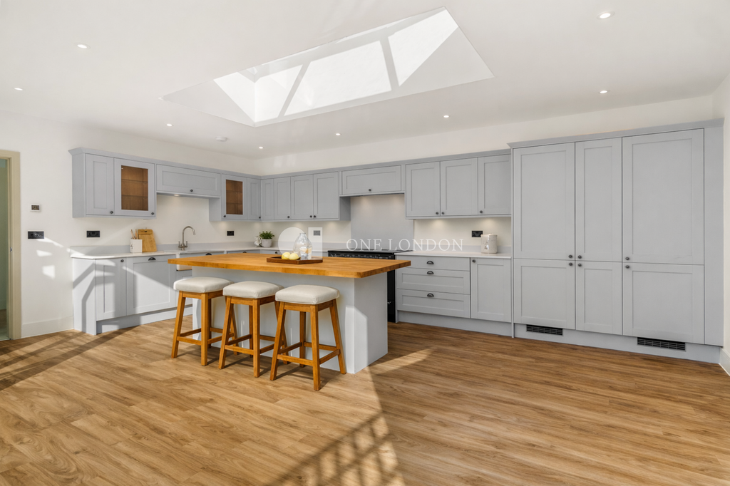 Property photo 2 of 26