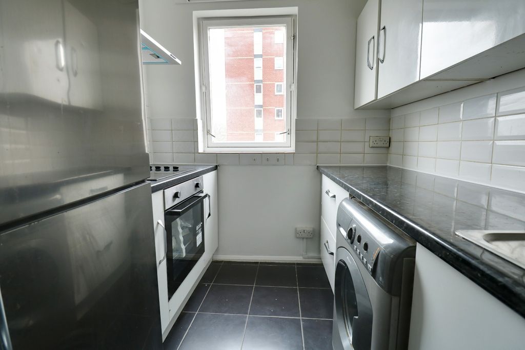 Property photo 3 of 8 4807052