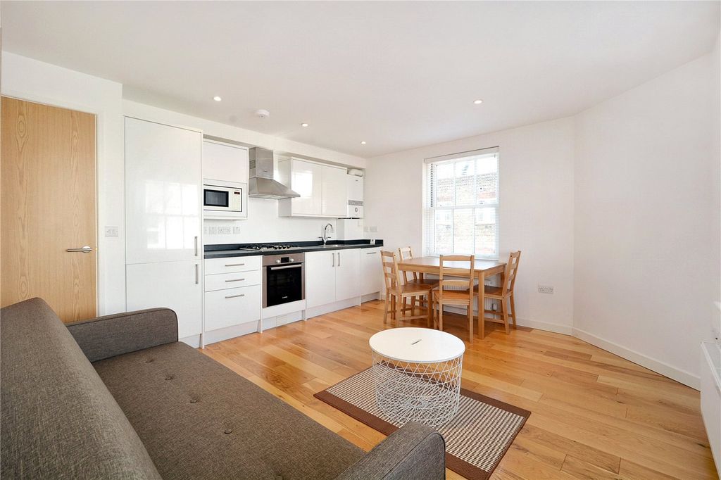 Property photo 3 of 8 Reception/Kitchen