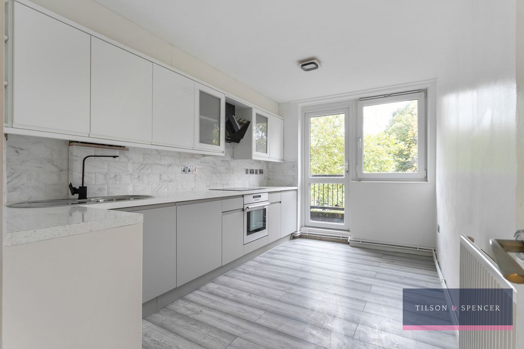 Property photo 1 of 12 141020248_Tils_12 Armadale Close _N17 9Pj_002_Wm