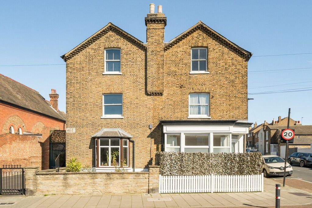 Property photo 2 of 9 Picture No. 54