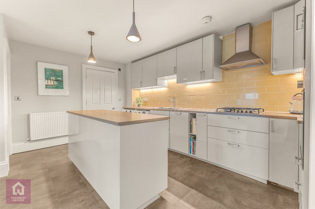 Property photo 3 of 26 Kitchen