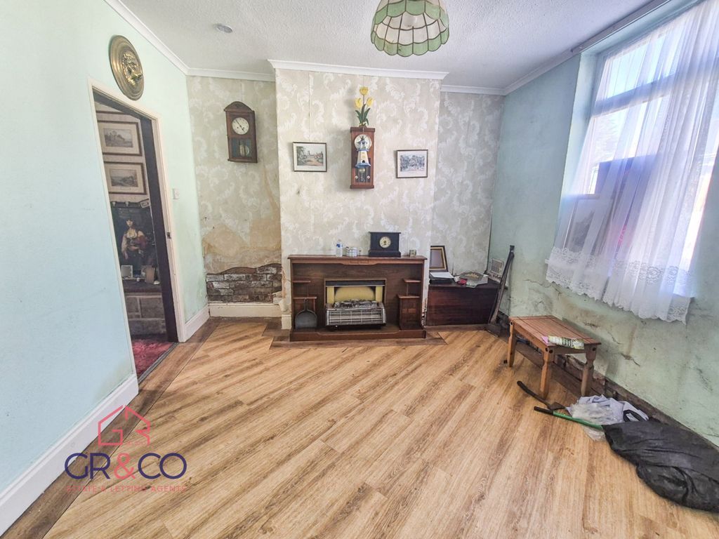 Property photo 3 of 11 Living Room