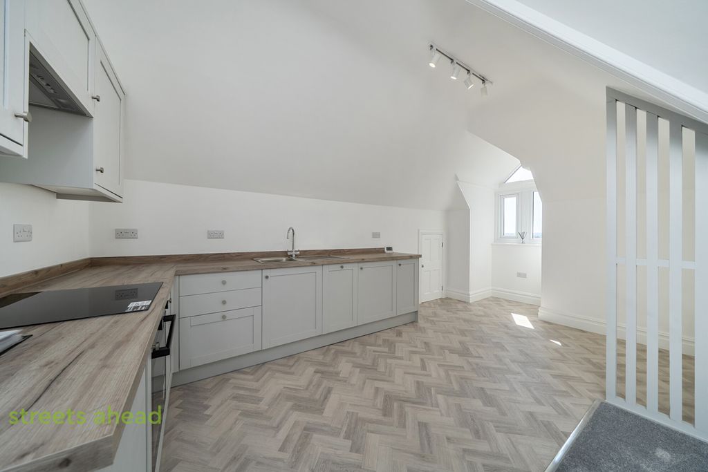 Property photo 2 of 15 6E84452d-cc14-4c4...