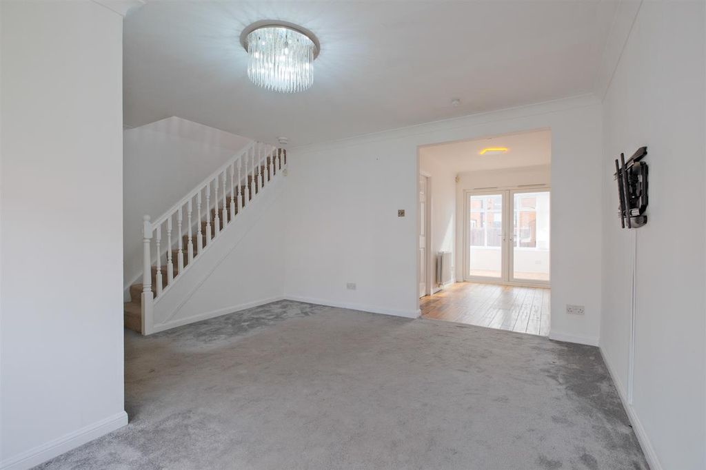 Property photo 3 of 24