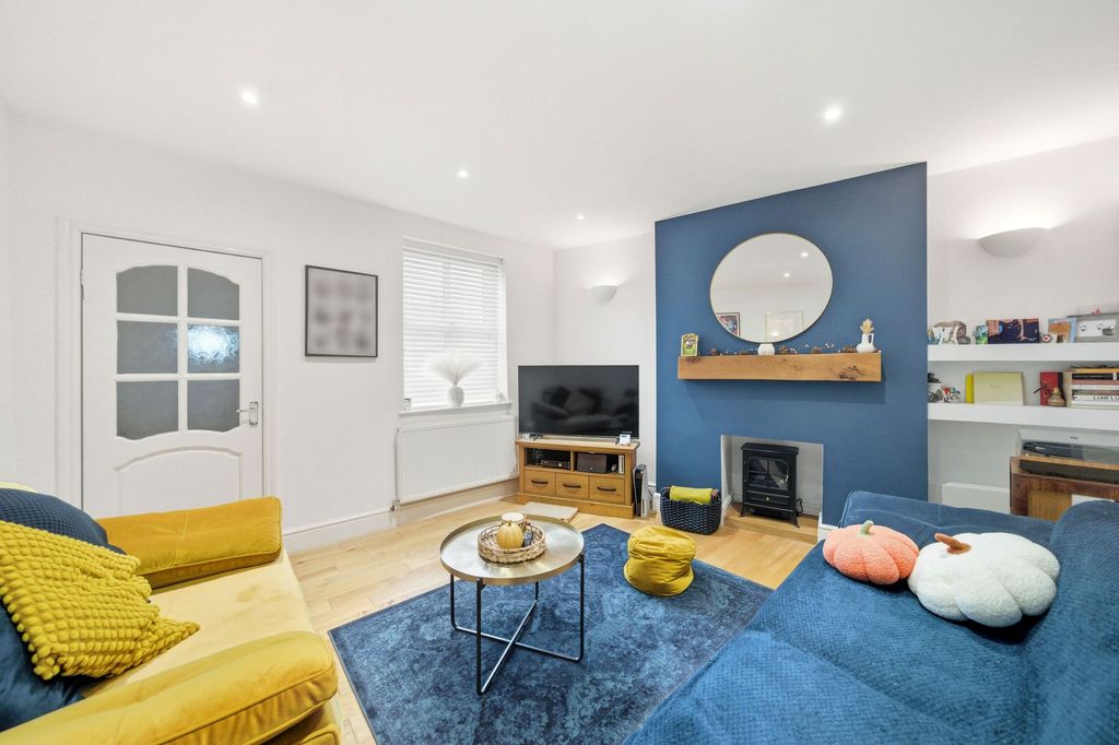 Property photo 2 of 20