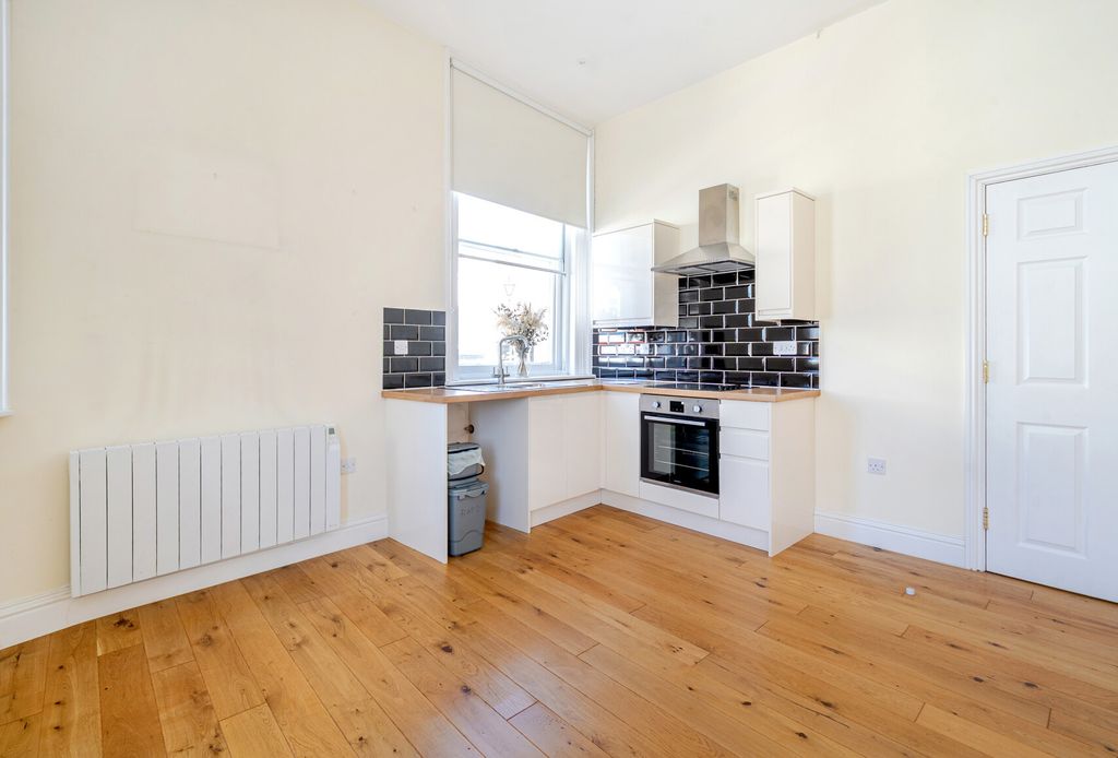 Property photo 3 of 11 6-681A007A42Ef8-1...