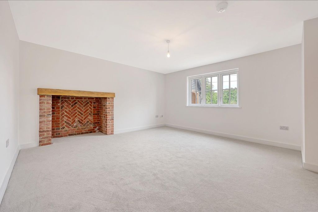 Property photo 2 of 22 Living Room