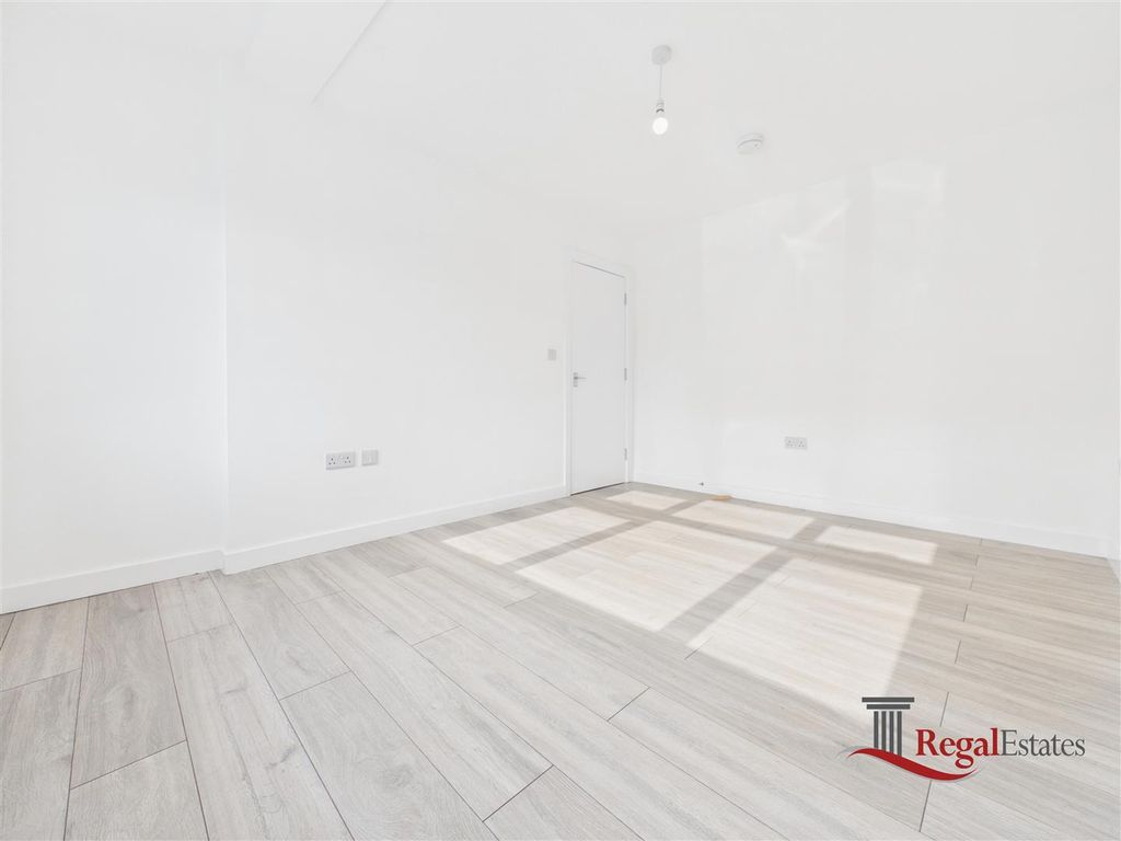 Property photo 1 of 17 Cam02489G0-Pr0309-Still013.Jpg