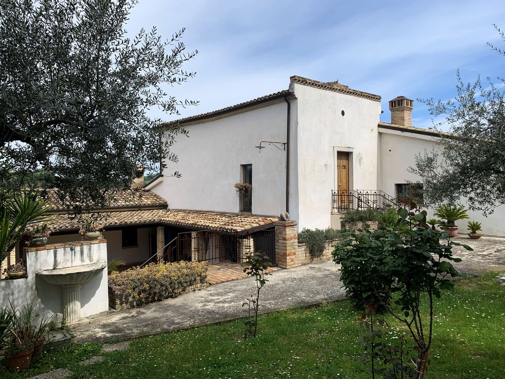 Property photo 2 of 20