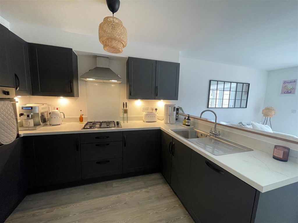 Property photo 2 of 18 Kitchen 3.Jpg