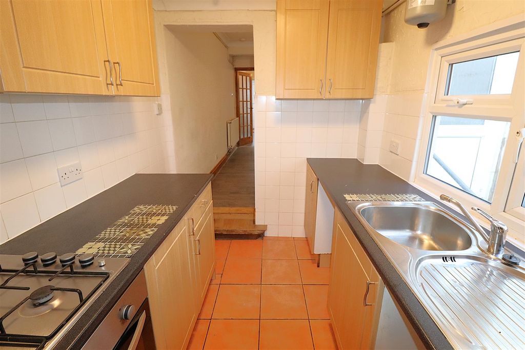 Property photo 2 of 18 Kitchen