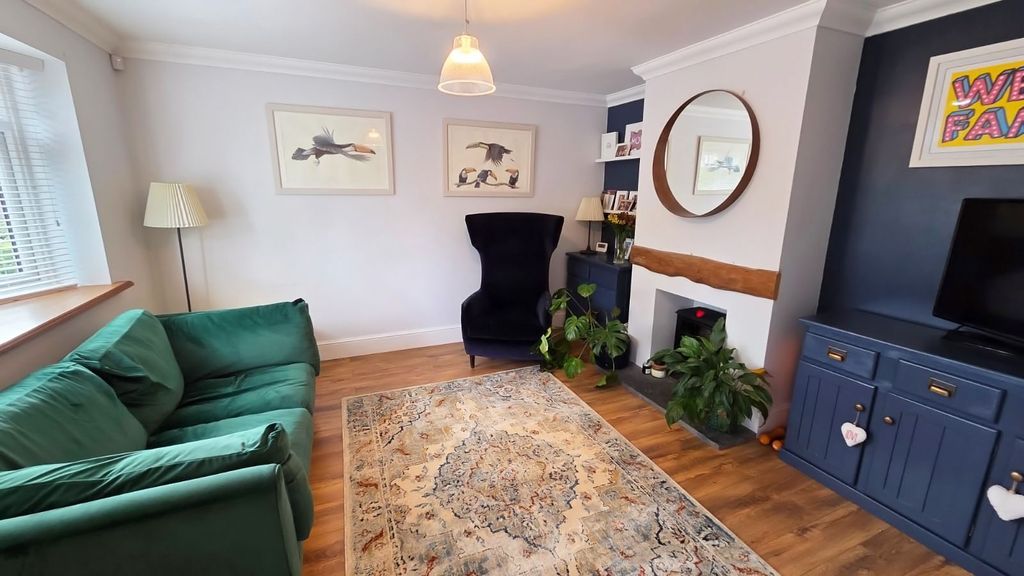 Property photo 2 of 28