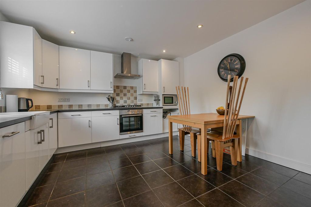 Property photo 3 of 21 Kitchen/Breakfast Room