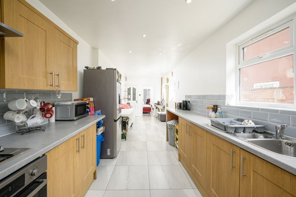 Property photo 3 of 25 08