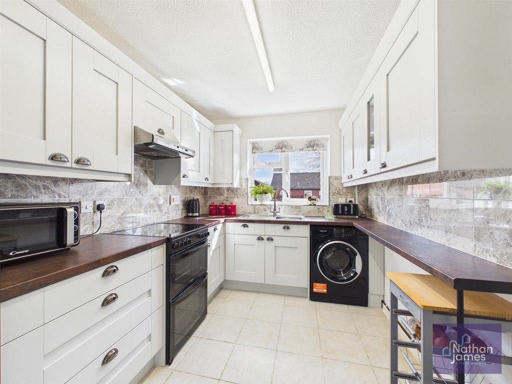 Property photo 3 of 13 Kitchen