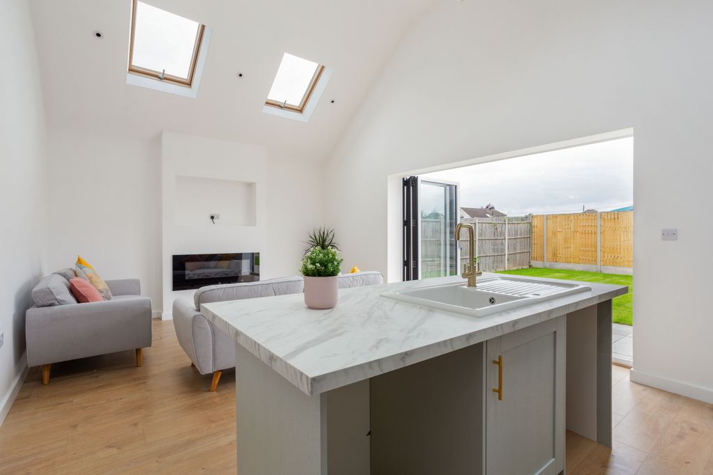 Property photo 3 of 10 Open Plan