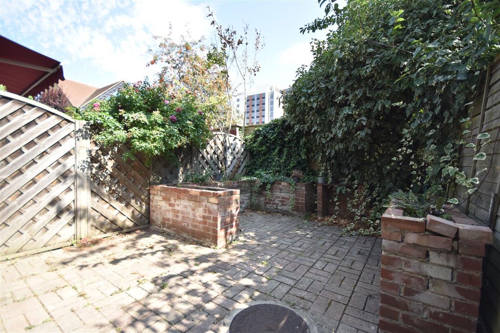 Property photo 2 of 11