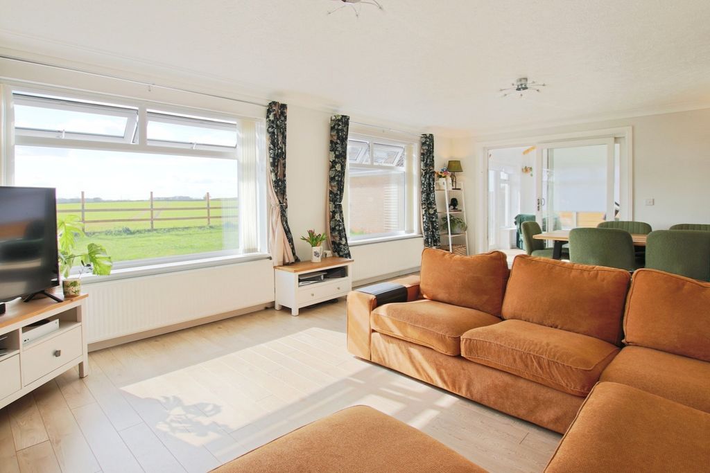Property photo 2 of 22 4978685