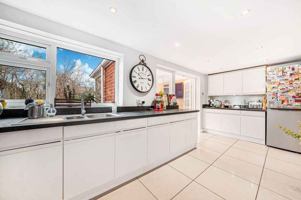 Property photo 3 of 25