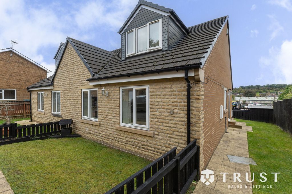 Property photo 2 of 40