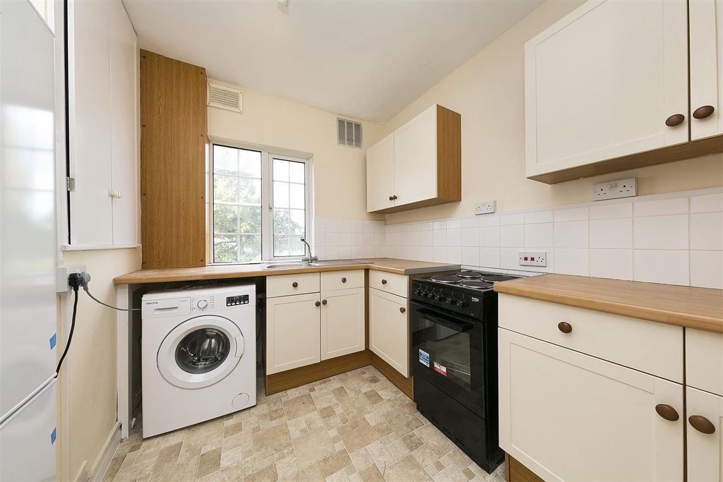 Property photo 2 of 7 High Street-02.Jpg