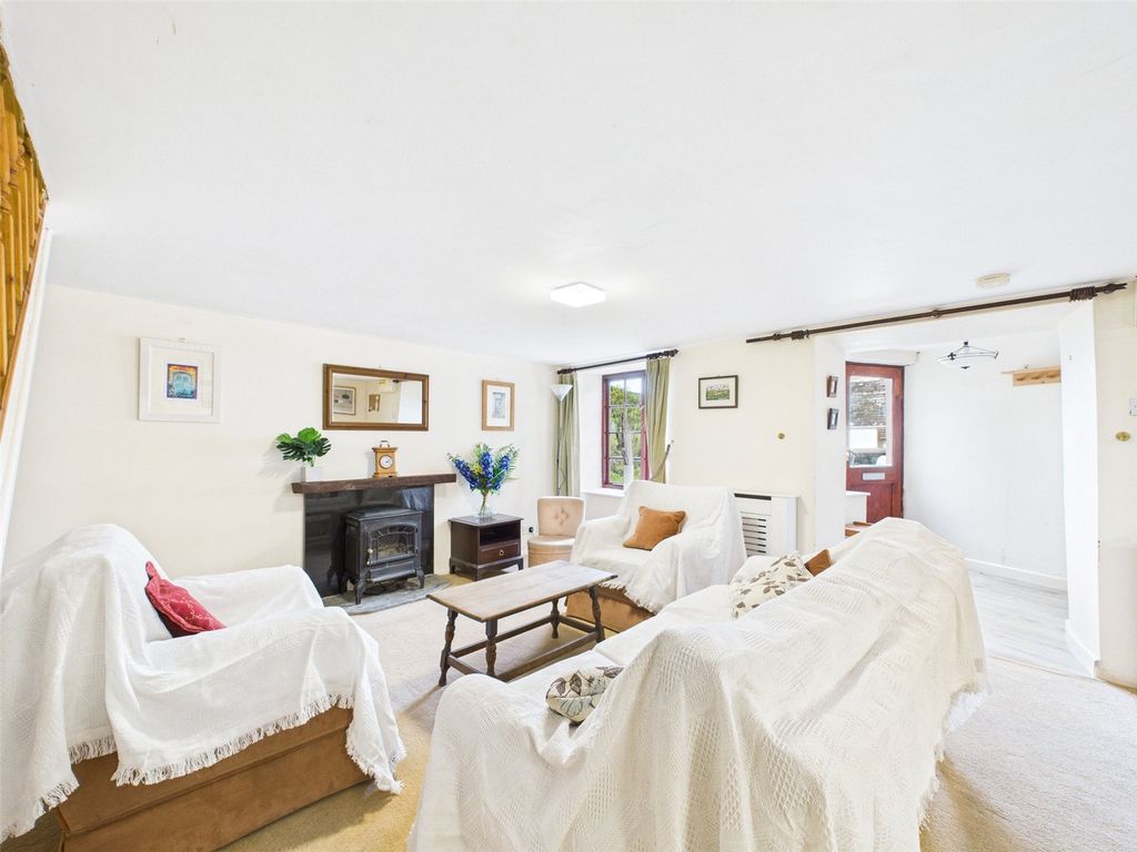 Property photo 2 of 10 Lounge Area