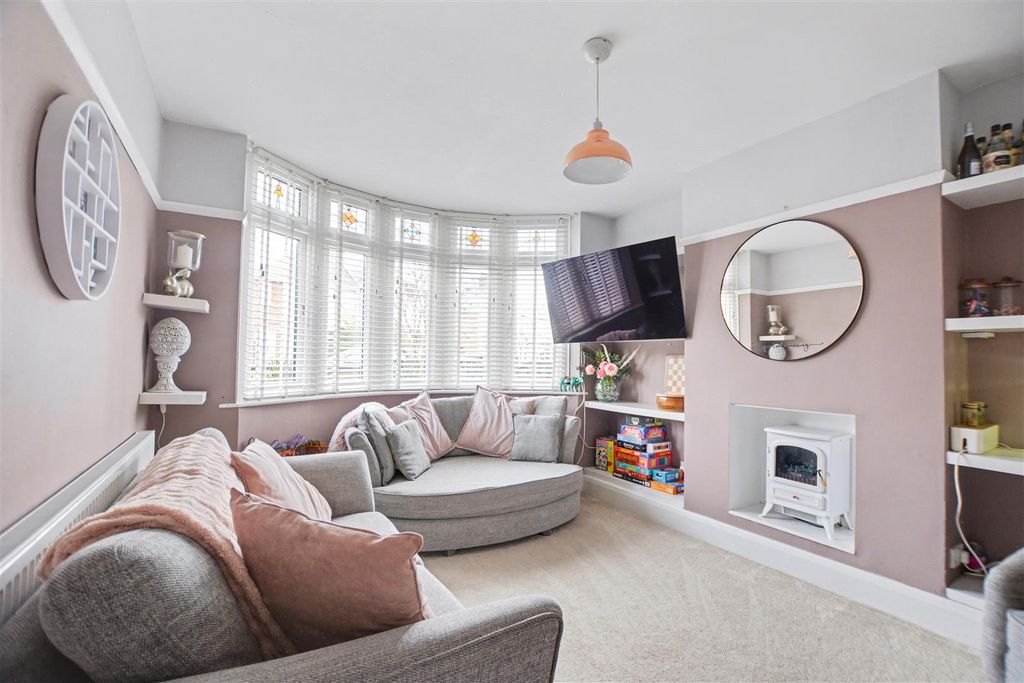 Property photo 2 of 22 Lounge