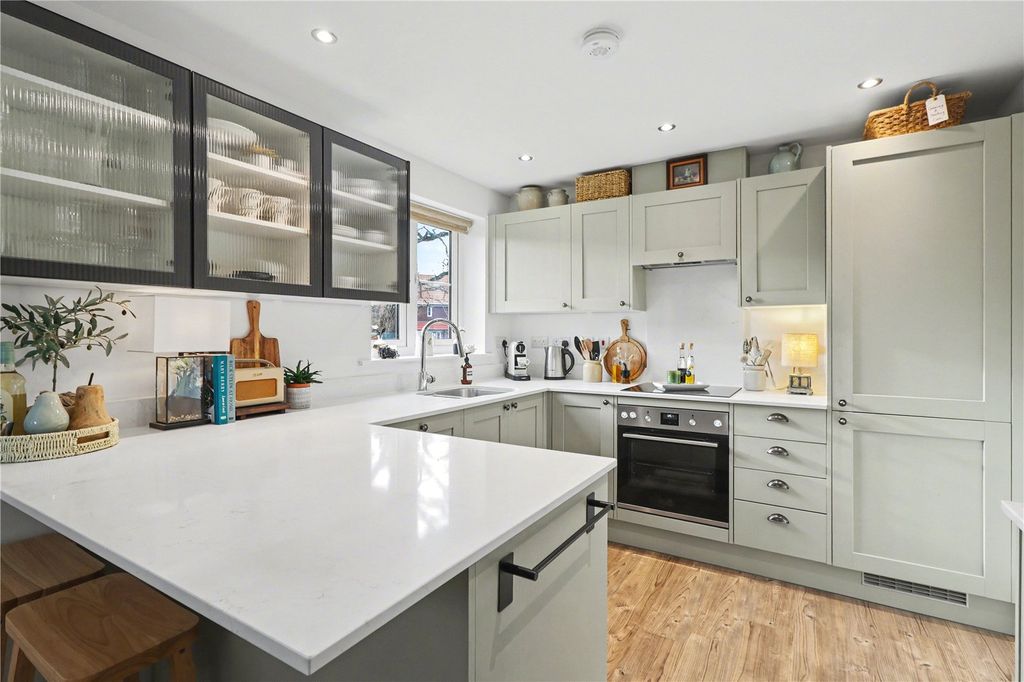 Property photo 3 of 18 Kitchen