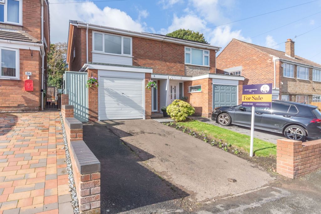 Property photo 1 of 32