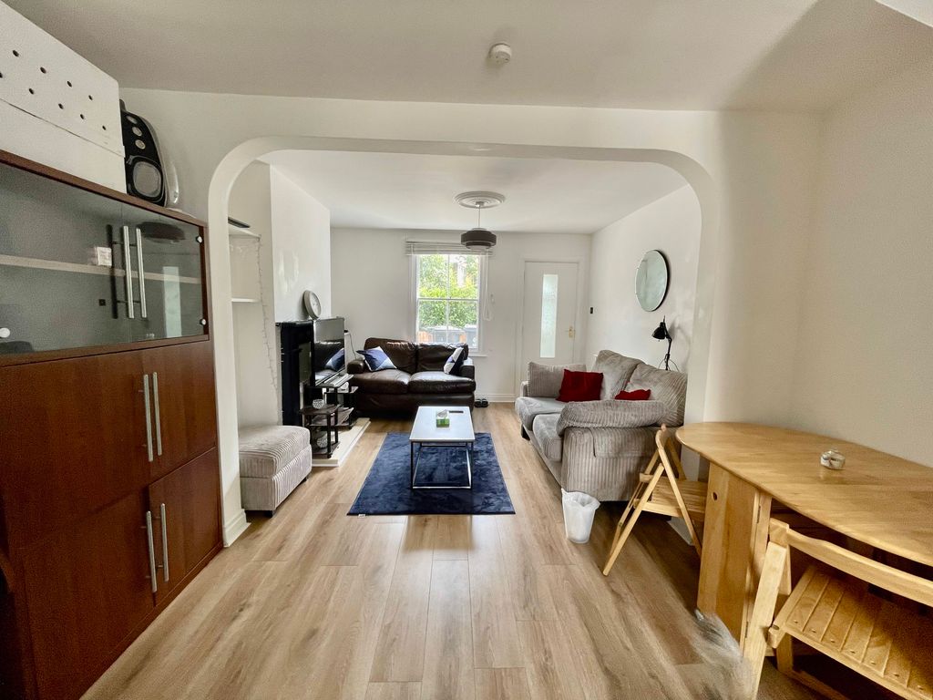 Property photo 3 of 9 Photo 7