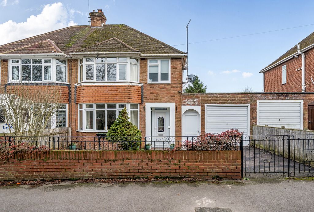 Property photo 1 of 11 1404497-2-697789F...