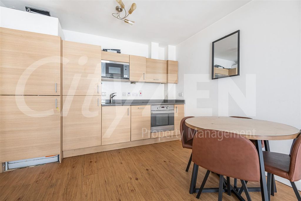 Property photo 2 of 14 Kitchen