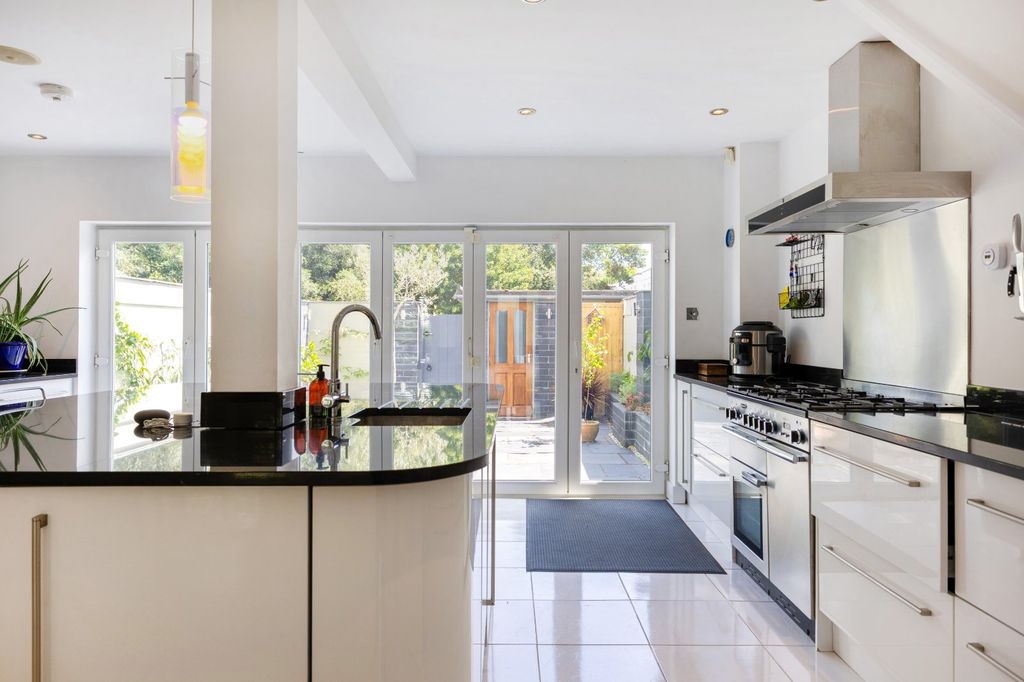 Property photo 3 of 15 Kitchen