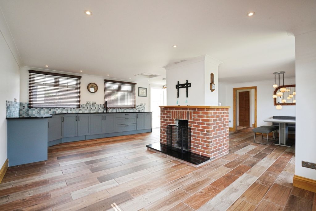 Property photo 2 of 15 Pbox-Img.Jpg