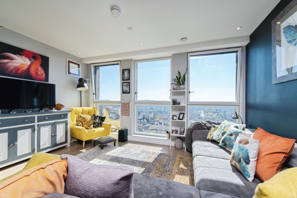 Property photo 2 of 17 Open Plan Living