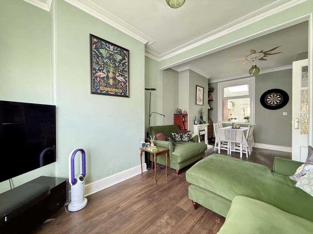 Property photo 3 of 17 Photo 8