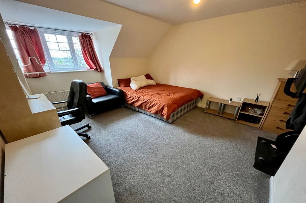 Property photo 3 of 18 Bedroom 1