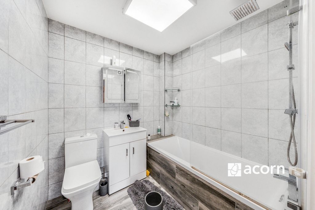 Property photo 3 of 7 Bathroom
