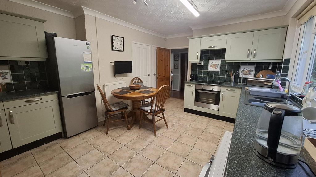 Property photo 3 of 31