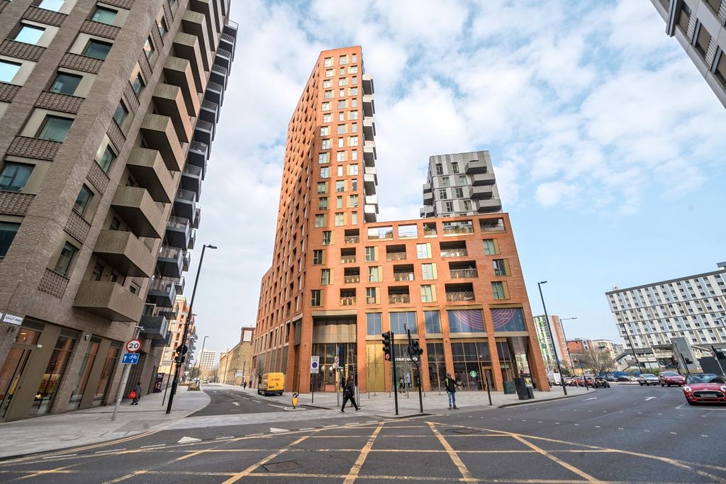 Property photo 2 of 18 1426106-1-69Aeef2...