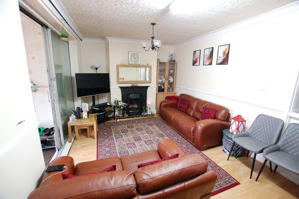 Property photo 3 of 16 Picture No. 04