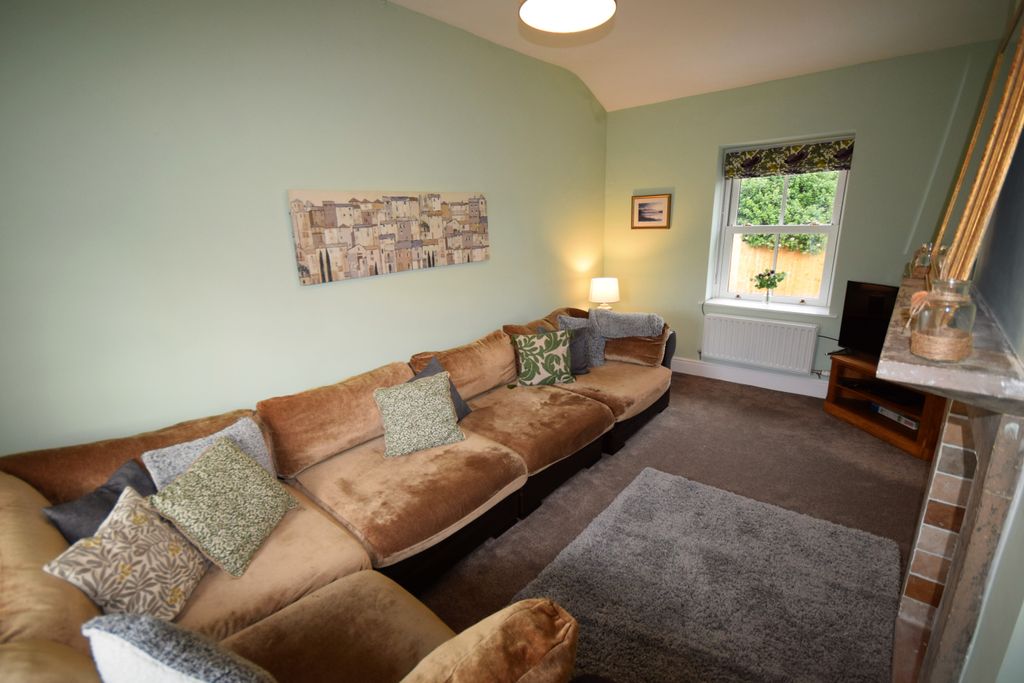 Property photo 3 of 11 Living Room