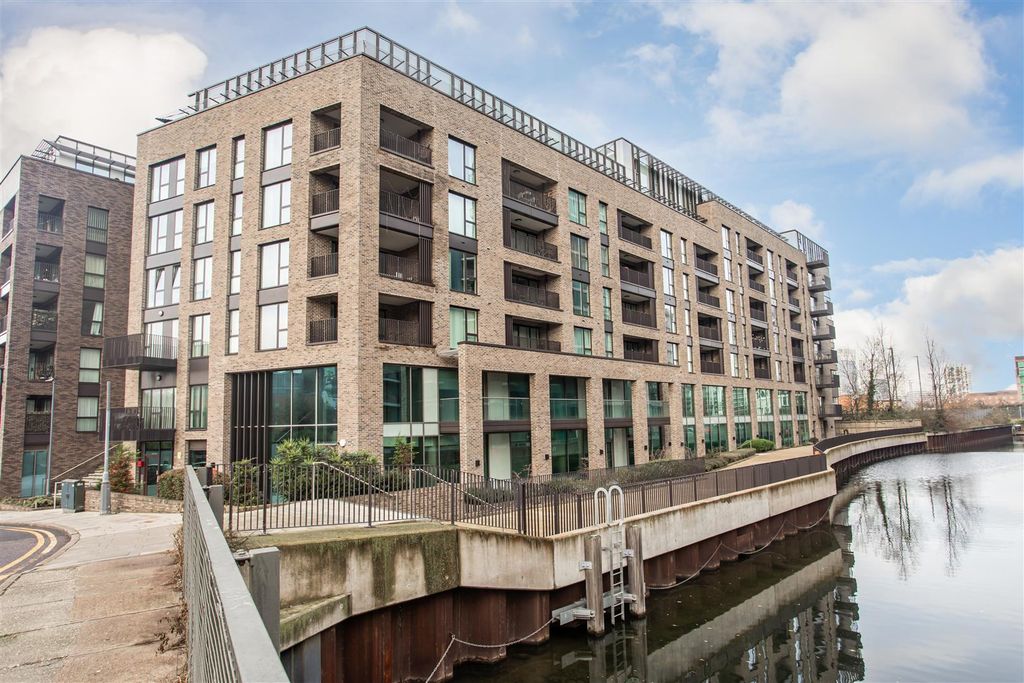 Property photo 2 of 17 Exterior