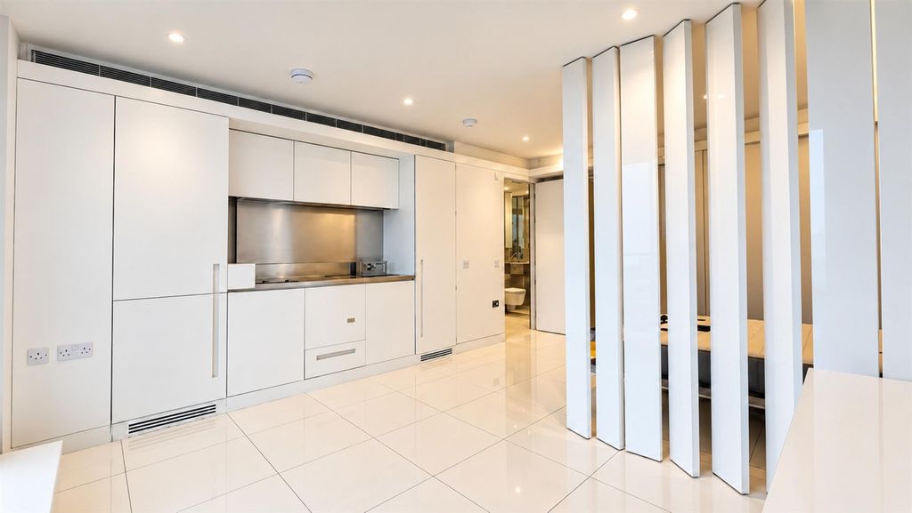 Property photo 1 of 15 Pen Peninsula For Sale By Barrain London Estate Ag