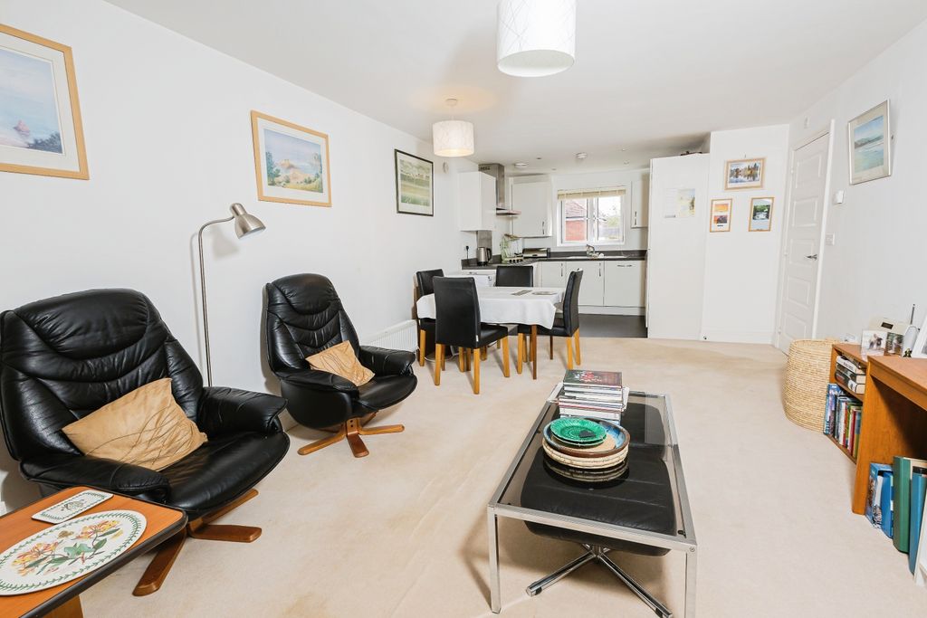 Property photo 3 of 11