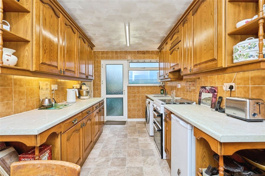 Property photo 3 of 15 Kitchen