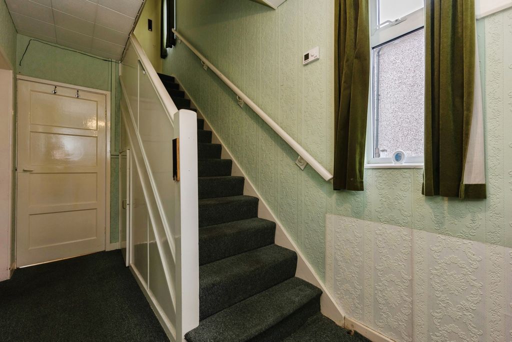 Property photo 3 of 35 Pbox-Img.Jpg